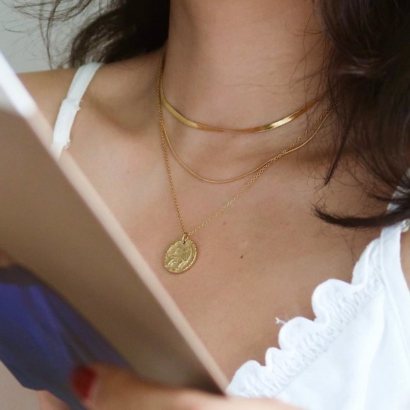 NEW 18K Gold Plated Vintage Lion Coin Necklace - Picture 2 of 7